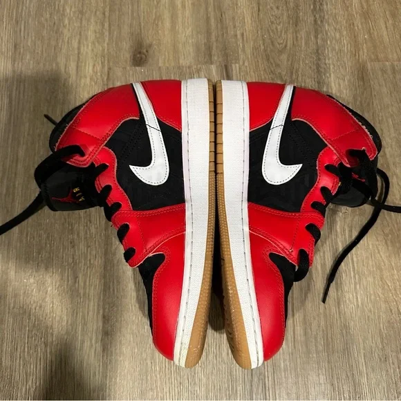 {preloved} Youth Air Jordan 1 - Picture 3 of 11